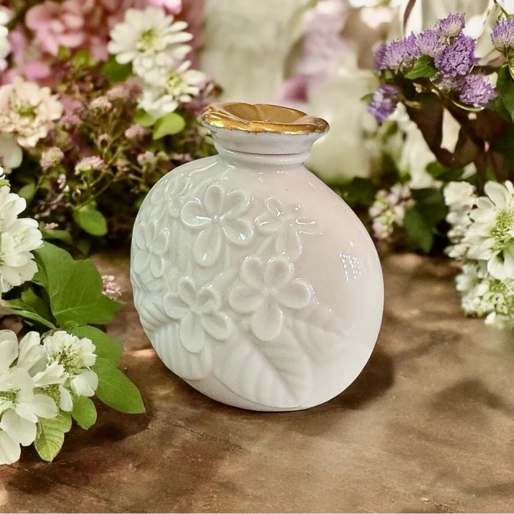 Lenox Vintage Essence Porcelain Bottle with Gold Stopper
